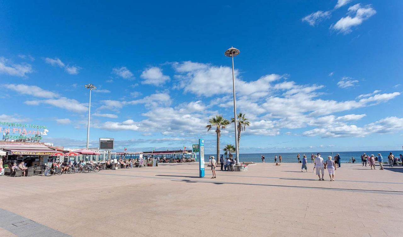 Dom wakacyjny Flatguest San Fernando + 4bdr + Terrace + Parking *