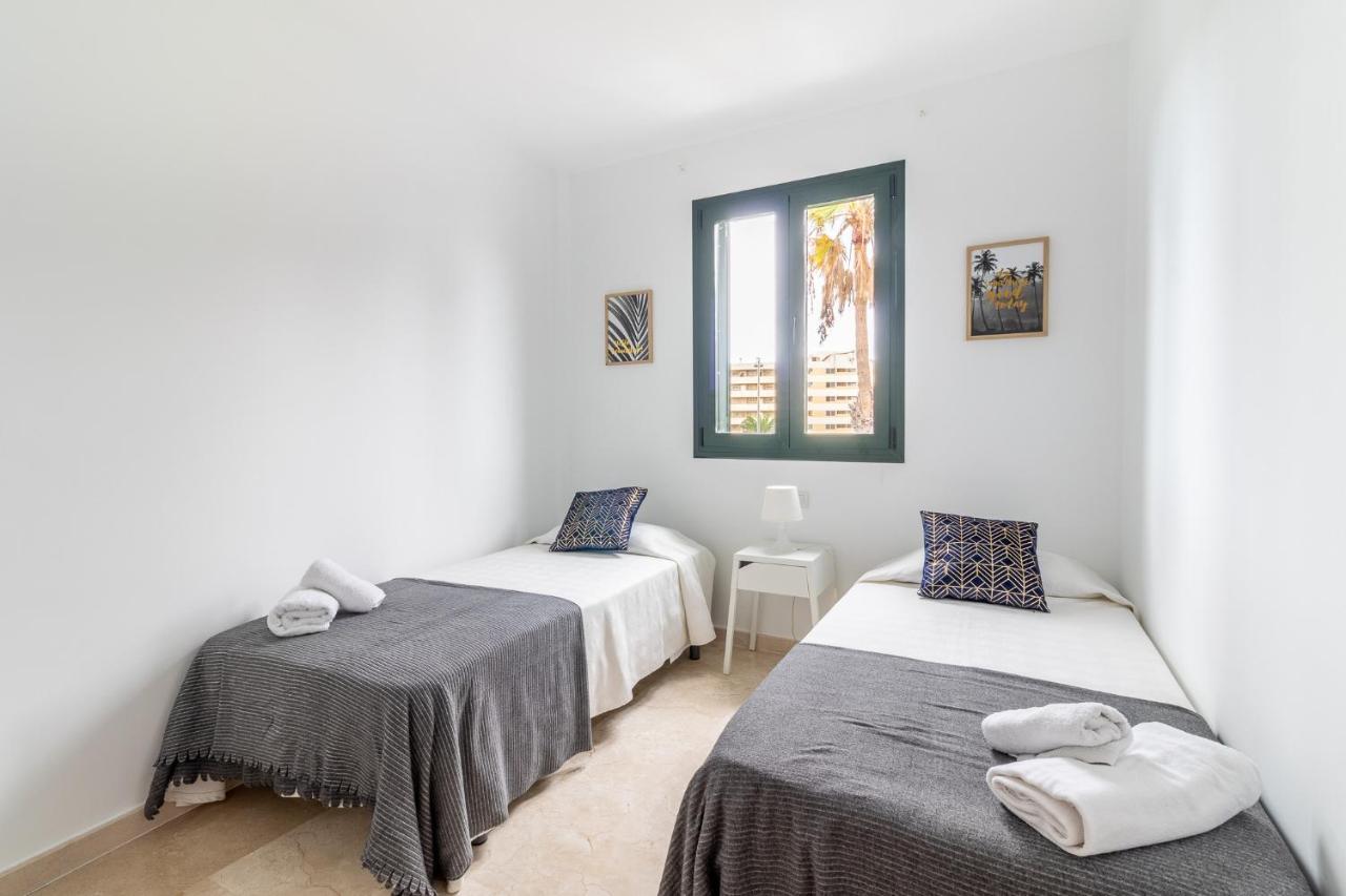Dom wakacyjny Flatguest San Fernando + 4bdr + Terrace + Parking *